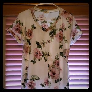 Cuffed sleeve floral top